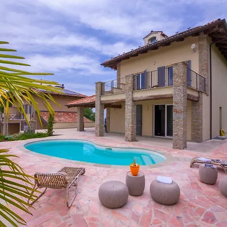 La Camilla Villa *